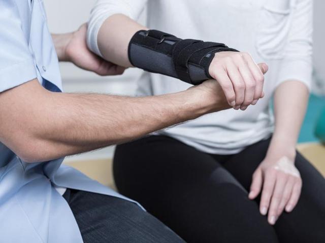 Women younger than 40 years who are already in menopause have significantly higher risks for fracture than those who experience menopause in late 40s or 50s.(Shutterstock) Women younger than 40 years who are already in menopause have significantly higher risks for fracture than those who experience menopause in late 40s or 50s.(Shutterstock)