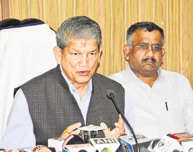 Chief minister Harish Rawat addresses a press conference in Dehradun. (Vinay Santosh Kumar/HT Photo) Chief minister Harish Rawat addresses a press conference in Dehradun. (Vinay Santosh Kumar/HT Photo)