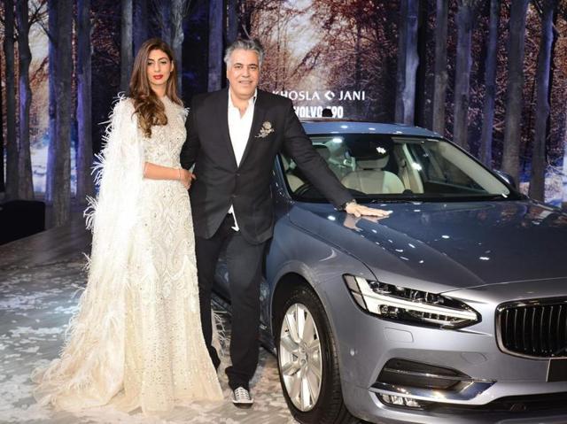 Abu Jani looks dapper in a black blazer as he poses alongside Shweta Bachchan Nanda.  (IANS) 