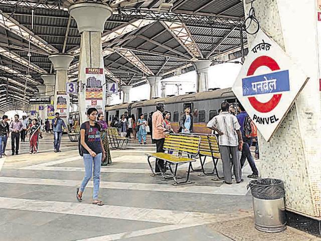 All services between Panvel and Chhatrapati Shivaji Terminus (CST) remained suspended from 11.30am to 3.30pm (HT file photo) All services between Panvel and Chhatrapati Shivaji Terminus (CST) remained suspended from 11.30am to 3.30pm (HT file photo)