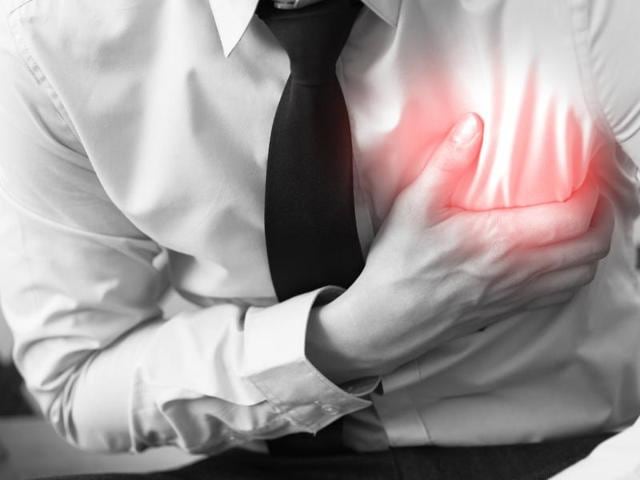 Study results suggest that stent patients had a significantly lower incidence (4.9%) of death, stroke, heart attack, or revascularisation than those who had bypass surgery (7.9%) in the first 30 days after treatment, when serious complications are most likely to occur.(Shutterstock)