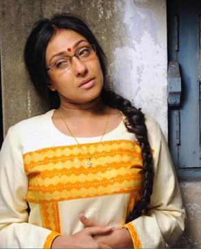 Rituparna played a de-glam role in this medical drama. (Atanu Roy Chowdhury) Rituparna played a de-glam role in this medical drama. (Atanu Roy Chowdhury)
