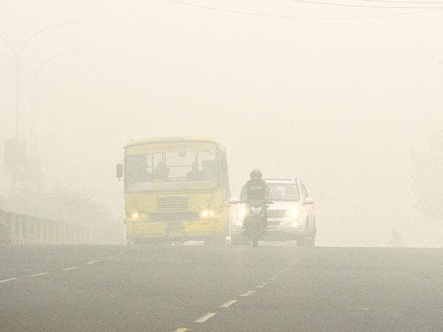 While Delhi residents can see the real time pollution data of their city online, no such system is available for Noida and Ghaziabad. (Sunil Ghosh/HT) While Delhi residents can see the real time pollution data of their city online, no such system is available for Noida and Ghaziabad. (Sunil Ghosh/HT)