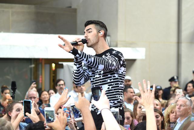 Joe Jonas of the band DNCE performs on NBC's Today at Rockefeller Plaza on August 26, 2016 in New York City. (AFP) Joe Jonas of the band DNCE performs on NBC's Today at Rockefeller Plaza on August 26, 2016 in New York City. (AFP)