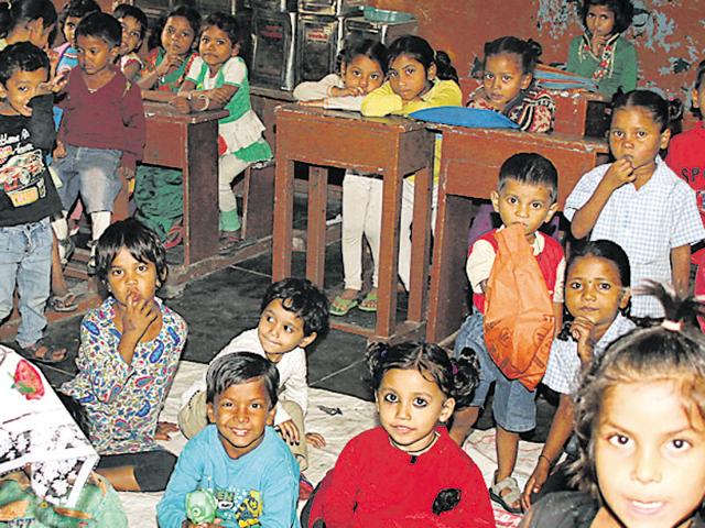 Students in the classroom of anganwadi centre at a government school in Govind Nagar in Ludhiana on Sunday.(JS Grewal/HT Photo)