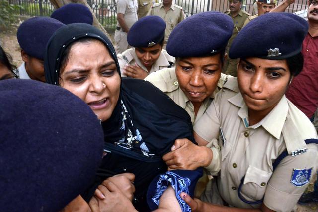 Missing JNU student Najeeb Ahmed’s sister detained by Delhi Police. (HT PHOTO) Missing JNU student Najeeb Ahmed’s sister detained by Delhi Police. (HT PHOTO)