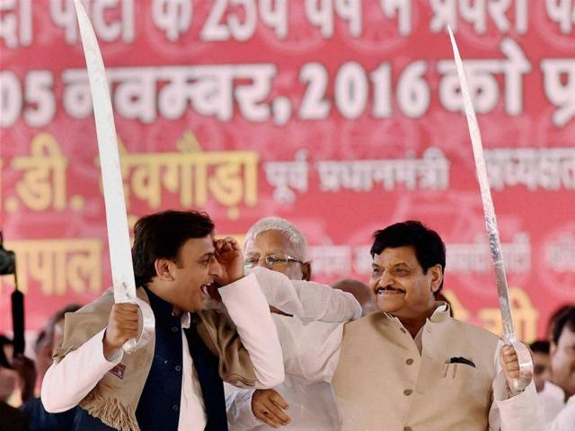 Uttar Pradesh chief minister Akhilesh Yadav and his uncle and Samajwadi Party state president Shivpal Yadav are all smiles on the stage during the party's silver jubilee celebration programme at Janeshwar Mishra Park in Lucknowon November 5, 2016. (Ashok Dutta/Hindustan Times) Uttar Pradesh chief minister Akhilesh Yadav and his uncle and Samajwadi Party state president Shivpal Yadav are all smiles on the stage during the party's silver jubilee celebration programme at Janeshwar Mishra Park in Lucknowon November 5, 2016. (Ashok Dutta/Hindustan Times)