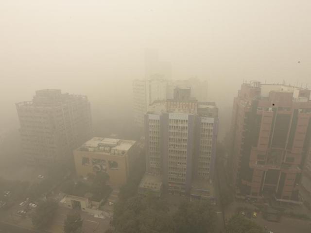 A top view of Connaught Place as smog covers the capital's skyline in New Delhi, India on Sunday.(Sonu Mehta/HT PHOTO) A top view of Connaught Place as smog covers the capital's skyline in New Delhi, India on Sunday.(Sonu Mehta/HT PHOTO)