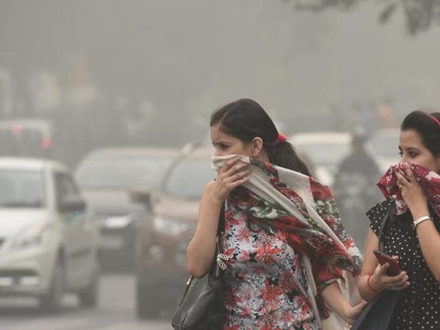 Delhi chief minister Arvind Kejriwal, at an emergency cabinet meeting on Sunday to discuss Delhi’s air pollution crisis, requested companies to encourage work-from-home, but human resource professionals said the proposition may not be implementable.(Arun Sharma/HT PHOTO) Delhi chief minister Arvind Kejriwal, at an emergency cabinet meeting on Sunday to discuss Delhi’s air pollution crisis, requested companies to encourage work-from-home, but human resource professionals said the proposition may not be implementable.(Arun Sharma/HT PHOTO)
