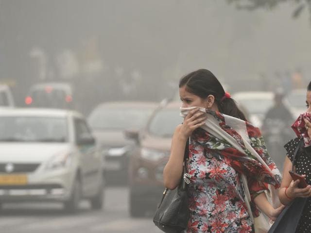 Pollution reached an alarming level in a large swathe of northern India as smog-related road accidents in Haryana killed at least nine people and injured 10 on national highway 24 in Uttar Pradesh’s Rampur. (Arun Sharma/HT PHOTO) Pollution reached an alarming level in a large swathe of northern India as smog-related road accidents in Haryana killed at least nine people and injured 10 on national highway 24 in Uttar Pradesh’s Rampur. (Arun Sharma/HT PHOTO)