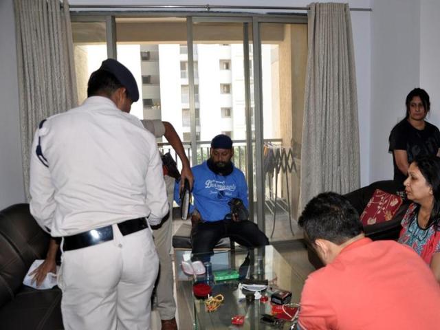 Police and kin of Shrichand and Shanti Mittal inside the flat where the elderly couple was murdered in Indore on Sunday. (Shankar Mourya/HT file photo) Police and kin of Shrichand and Shanti Mittal inside the flat where the elderly couple was murdered in Indore on Sunday. (Shankar Mourya/HT file photo)