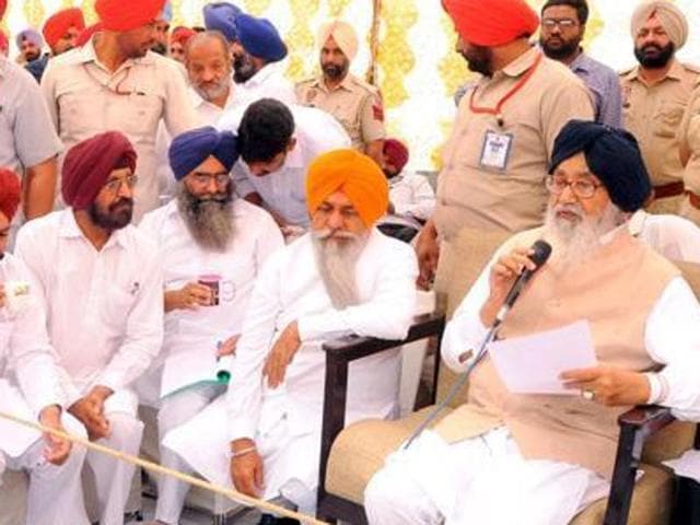 Punjab chief minister Parkash Singh Badal (right) (HT File Photo) Punjab chief minister Parkash Singh Badal (right) (HT File Photo)
