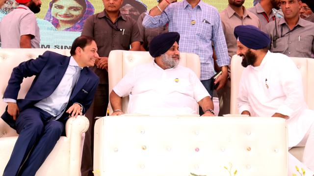 From left: Pranav Adani, chairman and managing director of Adani Wilmar, Punjab deputy CM Sukhbir Singh Badal, and the state’s renewable energy minister Bikram Singh Majithia on stage at the solar power plant inauguration near Chugge Kalan village, Bathinda, on Tuesday. (Sanjeev Kumar/HT Photo) From left: Pranav Adani, chairman and managing director of Adani Wilmar, Punjab deputy CM Sukhbir Singh Badal, and the state’s renewable energy minister Bikram Singh Majithia on stage at the solar power plant inauguration near Chugge Kalan village, Bathinda, on Tuesday. (Sanjeev Kumar/HT Photo)
