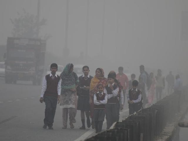 Around 200 other schools are continuing with classes after issuing notifications about curbing outdoor activities.(Parveen Kumar/HT Photo) Around 200 other schools are continuing with classes after issuing notifications about curbing outdoor activities.(Parveen Kumar/HT Photo)