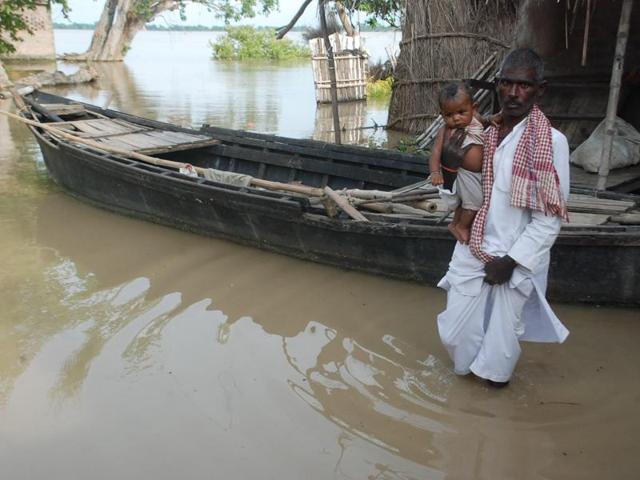 People living in areas between Mau and Tarighat in eastern UP have been demanding a bridge over Ganga for over half a century. (Rajesh Kumar/ HT File Photo) People living in areas between Mau and Tarighat in eastern UP have been demanding a bridge over Ganga for over half a century. (Rajesh Kumar/ HT File Photo)