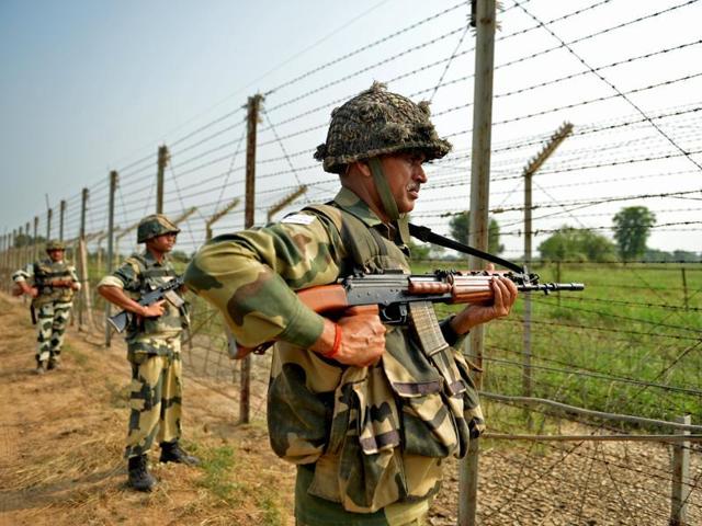 Pakistani troops targeted Indian posts along the Line of Control in Nowshera sector of Rajouri district.(AFP File Photo)