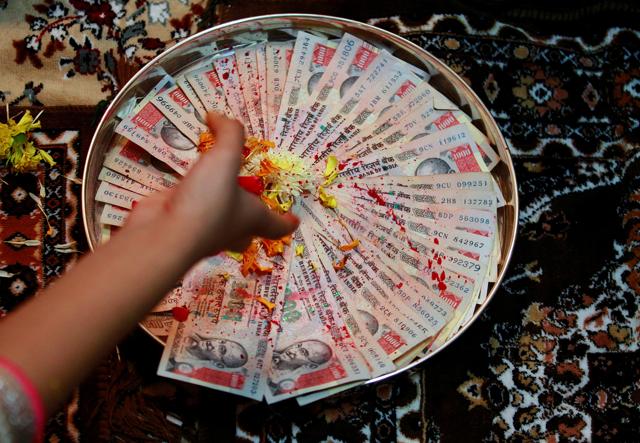 (A man counting Rs. 500 notes. (Reuters/File Photo))