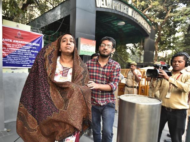 Missing JNU student Najeeb’s sister during a protest near India Gate. (HT PHOTO) Missing JNU student Najeeb’s sister during a protest near India Gate. (HT PHOTO)