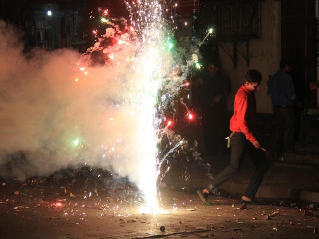 The two suburbs were among India’s nine quietest urban areas during Diwali 2015 and 2016, a study by the Central Pollution Control Board reveals. (Bhushan Koyande/HT) The two suburbs were among India’s nine quietest urban areas during Diwali 2015 and 2016, a study by the Central Pollution Control Board reveals. (Bhushan Koyande/HT)