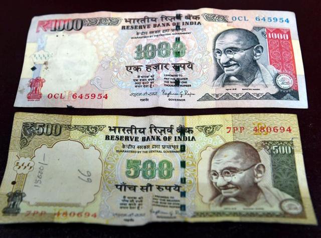 Rs 500 and Rs 1000 notes will be discontinued from Tuesday midnight as a step to curb black money.(PTI)