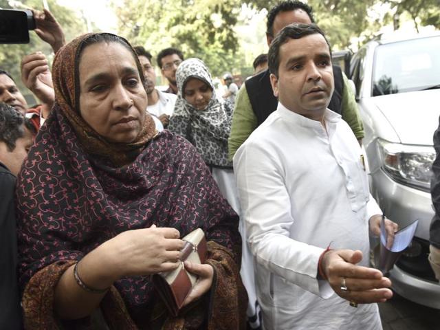 Missing JNU student Najeeb Ahmed’s mother Fatima Nafees along with Samajwadi Party leader and MP from Badaun arrives for a meeting with home minister Rajnath Singh at his residence Akbar road in New Delhi, India, on Tuesday. (Arvind Yadav/HT PHOTO) Missing JNU student Najeeb Ahmed’s mother Fatima Nafees along with Samajwadi Party leader and MP from Badaun arrives for a meeting with home minister Rajnath Singh at his residence Akbar road in New Delhi, India, on Tuesday. (Arvind Yadav/HT PHOTO)