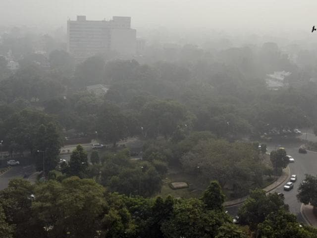 System of Air Quality and Weather Forecasting and Research (SAFAR) showed levels of PM (particulate matter) 2.5 and PM 10 breaching the 500-mark in most locations on Tuesday afternoon. (Ravi Choudhary/HT Photo) System of Air Quality and Weather Forecasting and Research (SAFAR) showed levels of PM (particulate matter) 2.5 and PM 10 breaching the 500-mark in most locations on Tuesday afternoon. (Ravi Choudhary/HT Photo)