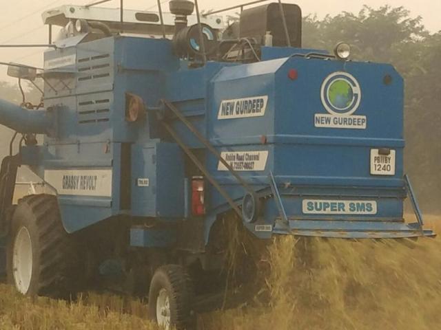 The new harvester instrument, that spreads stubble in the field, helps to restore the organic matter. After that, direct sowing is done preferably using happy seeder.(HT Photo)