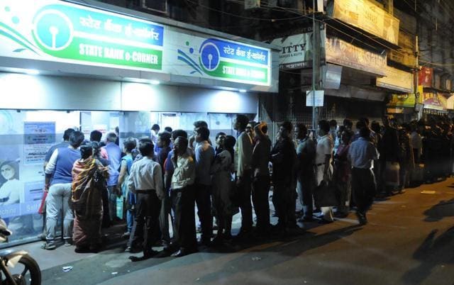 Long queues were seen in front of ATMs on Tuesday night soon after PM Narendra Modi’s announcement of withdrawal of Rs 500 and Rs 1,000 notes. (Subhendu Ghosh/HT Photo) Long queues were seen in front of ATMs on Tuesday night soon after PM Narendra Modi’s announcement of withdrawal of Rs 500 and Rs 1,000 notes. (Subhendu Ghosh/HT Photo)