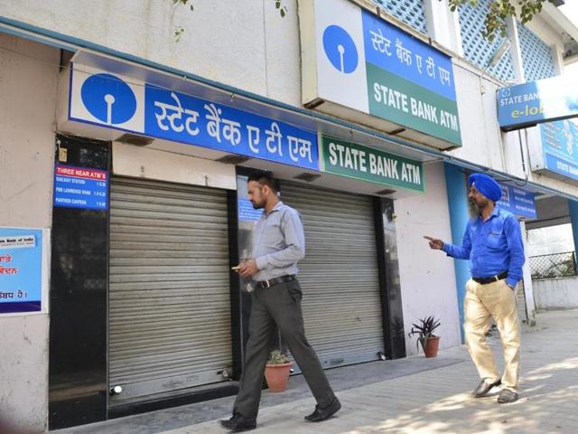 Banks and ATMs shut down in Amritsar on Wednesday. (Sameer Sehgal/HT Photo) Banks and ATMs shut down in Amritsar on Wednesday. (Sameer Sehgal/HT Photo)