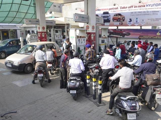 People waiting for their turn at a petrol pump in Amritsar on Wednesday. (Sameer Sehgal/HT Photo) People waiting for their turn at a petrol pump in Amritsar on Wednesday. (Sameer Sehgal/HT Photo)