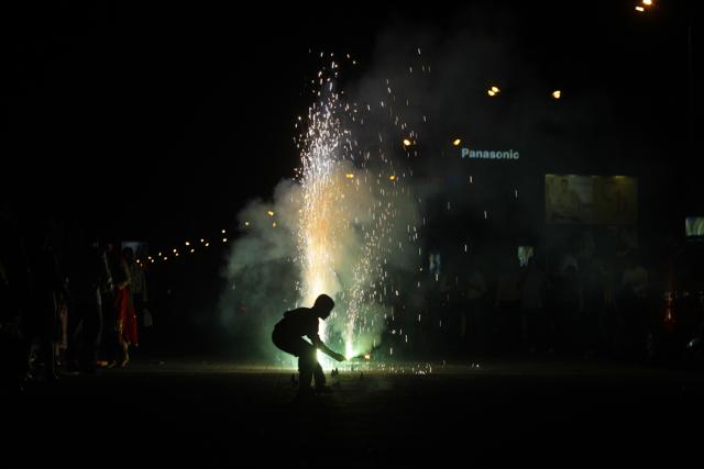 Indoor pollution caused by burning of incense sticks, lighting diyas have significantly contributed to patients breathing troubles, said doctors. (HT)
