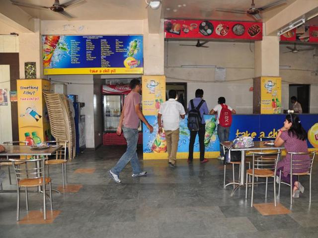 Outstation DU students in the city are skipping meals and classes to save whatever little money they have.(Sarthak Nagpal/HT Photo)