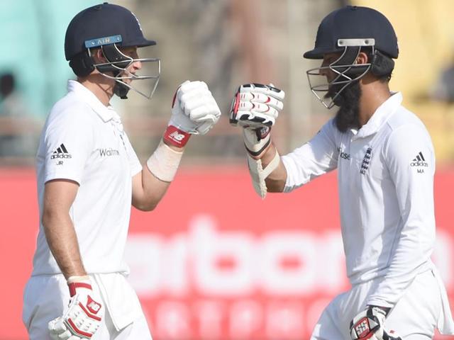 Joe Root and Moeen Ali shared a 179-run stand, with Root notching up his 11th Test century.(AFP)