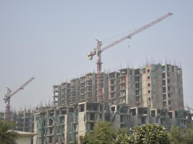 All construction activities, including those by Ghaziabad municipal corporation and the GDA, are to be stopped for a week. (Sakib Ali/HT Photo) All construction activities, including those by Ghaziabad municipal corporation and the GDA, are to be stopped for a week. (Sakib Ali/HT Photo)