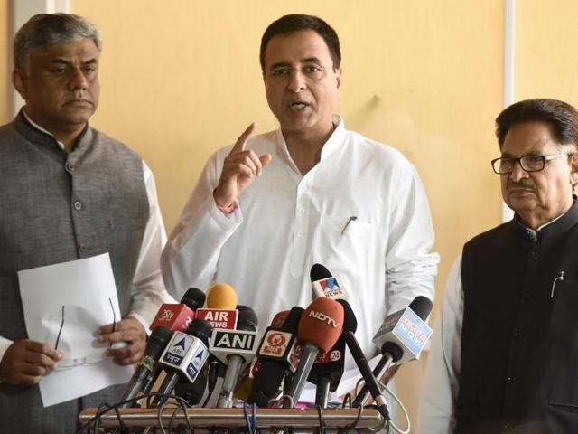 Congress spokesperson Randeep Singh Surjewala questioned the move of the government to introduce higher denomination currency. (HT File Photo) Congress spokesperson Randeep Singh Surjewala questioned the move of the government to introduce higher denomination currency. (HT File Photo)