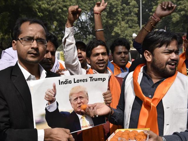 Hindu Sena activists celebrate Donald Trump’s victory in US President elections at Janatar Mantar, New Delhi.(Arvind Yadav/HT Photo)