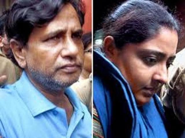 File picture of former transport and sports minister Madan Mitra being taken to court. The Saradha scam came to represent nexus between political leaders and deposit-raising companies.(HT Photo)