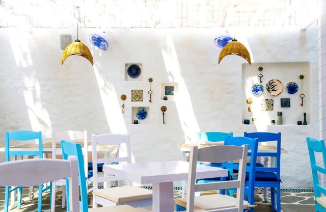 The interiors make you feel like you’re sitting in a cosy place off a quaint street somewhere in Greece, with its cobbled floors, whitewashed walls and blue upholstery, lending an air of authenticity.
