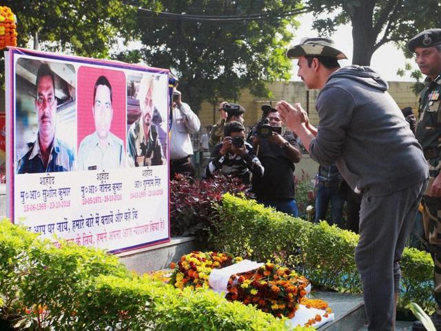 Akshay Kumar pays tributes to soldiers who lost their lives in cross-border firing. (PTI Photo)