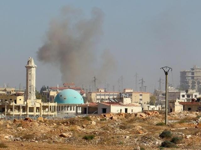 Smoke rises from government-controlled New Aleppo neighbourhood, western Aleppo city, Syria. (Reuters Photo) Smoke rises from government-controlled New Aleppo neighbourhood, western Aleppo city, Syria. (Reuters Photo)