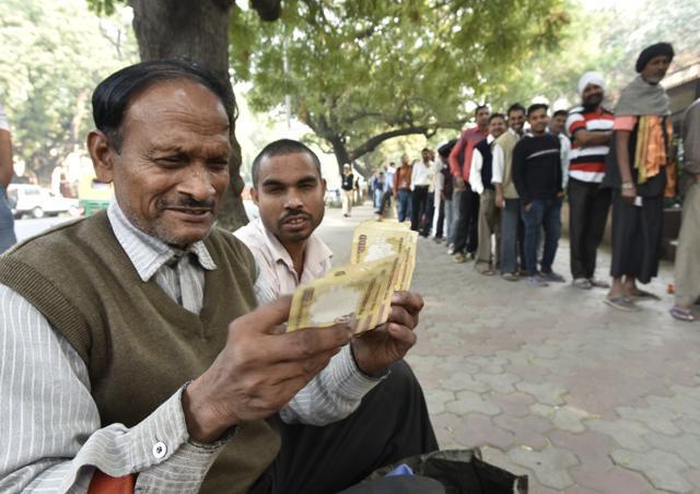 A visually challenged person counts Rs 500 notes outside the Reserve Bank of India at Parliament Street, New Delhi. (Arvind Yadav/HT Photo) A visually challenged person counts Rs 500 notes outside the Reserve Bank of India at Parliament Street, New Delhi. (Arvind Yadav/HT Photo)