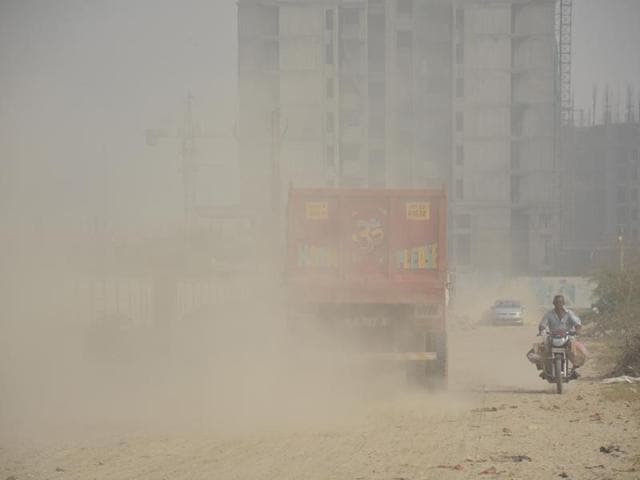The Supreme Court asked the CPCB to prepare a detailed plan in consultation with government, specifying measures to be taken and authority responsible for implementing those recommendations in a time bound manner to deal with the alarming pollution levels. (Sakib Ai/HT Photo) The Supreme Court asked the CPCB to prepare a detailed plan in consultation with government, specifying measures to be taken and authority responsible for implementing those recommendations in a time bound manner to deal with the alarming pollution levels. (Sakib Ai/HT Photo)