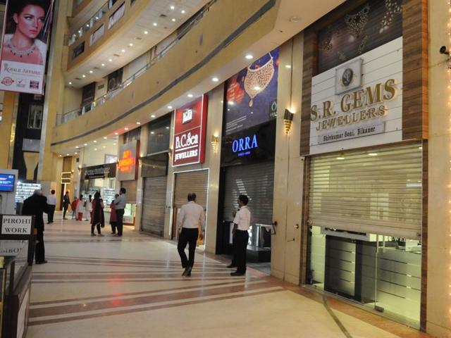 Jewellers kept a copy of a customer’s PAN card for transactions below ₹2 lakh and photo identity proofs for purchases above ₹2 lakh.(Parveen Kumar/HT) Jewellers kept a copy of a customer’s PAN card for transactions below ₹2 lakh and photo identity proofs for purchases above ₹2 lakh.(Parveen Kumar/HT)