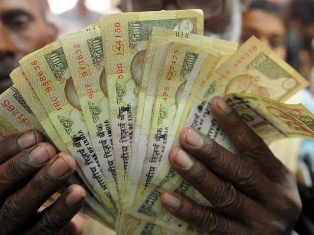 Pharmacists cited a crunch of small denomination notes as the reason behind forcing customers to make extra purchases.(AFP) Pharmacists cited a crunch of small denomination notes as the reason behind forcing customers to make extra purchases.(AFP)