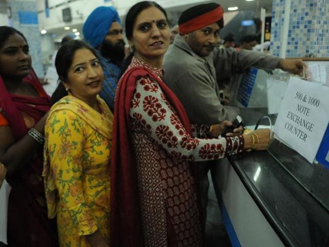 People waiting for their turn to exchange notes of Rs 500 and Rs 1000 in a bank at Jalandhar on Thursday. (Pardeep Pandit/HT Photo) 