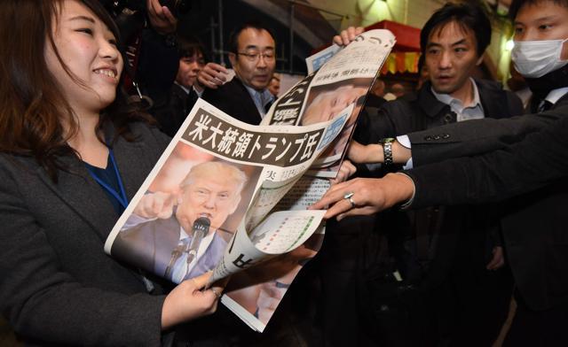 A woman gives out extra editions of a newpaper reporting the victory of Donald Trump in the US presidential election in Tokyo on November 9. (AFP Photo) A woman gives out extra editions of a newpaper reporting the victory of Donald Trump in the US presidential election in Tokyo on November 9. (AFP Photo)