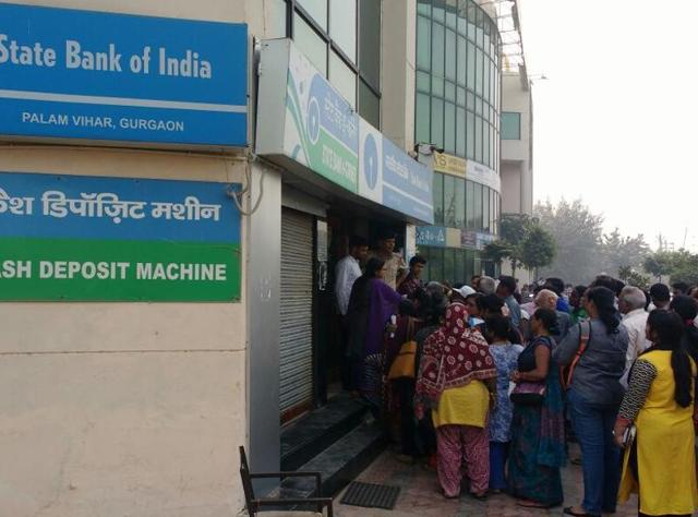 Narender Kumar, who had come to the bank with the printed card of his daughter’s wedding hoped that bank officials would listen to his pleas for more cash(HT Photo) Narender Kumar, who had come to the bank with the printed card of his daughter’s wedding hoped that bank officials would listen to his pleas for more cash(HT Photo)