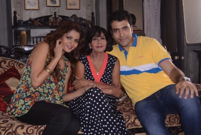 Arunima Ghosh, Sabitri Chatterjee and Abir Chatterjee are gearing up for the release of Thammar Boyfriend. (Prateek Choudhury/HT Photo) Arunima Ghosh, Sabitri Chatterjee and Abir Chatterjee are gearing up for the release of Thammar Boyfriend. (Prateek Choudhury/HT Photo)