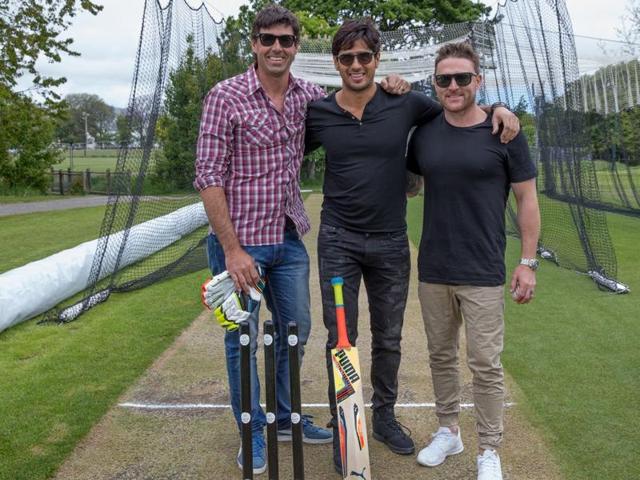 The actor, who is unwinding in New Zealand, meets cricketers Stephan Fleming and Brendon McCullum and also plays a game of cricket with them. The actor, who is unwinding in New Zealand, meets cricketers Stephan Fleming and Brendon McCullum and also plays a game of cricket with them.