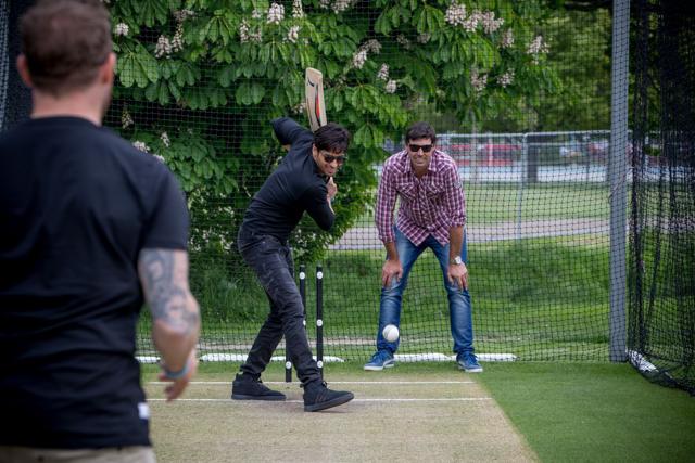 Sidharth Malhotra enjoying a game of cricket. Sidharth Malhotra enjoying a game of cricket.